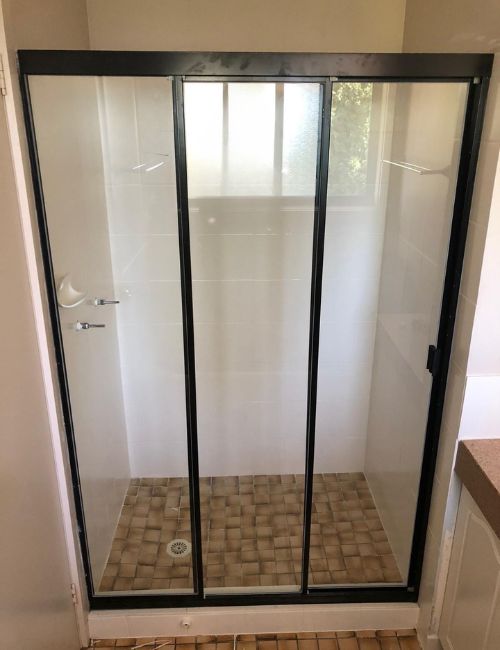 fully-framed-wall-to-wall-shower-screen