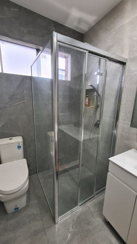 framed-shower-screens-corner