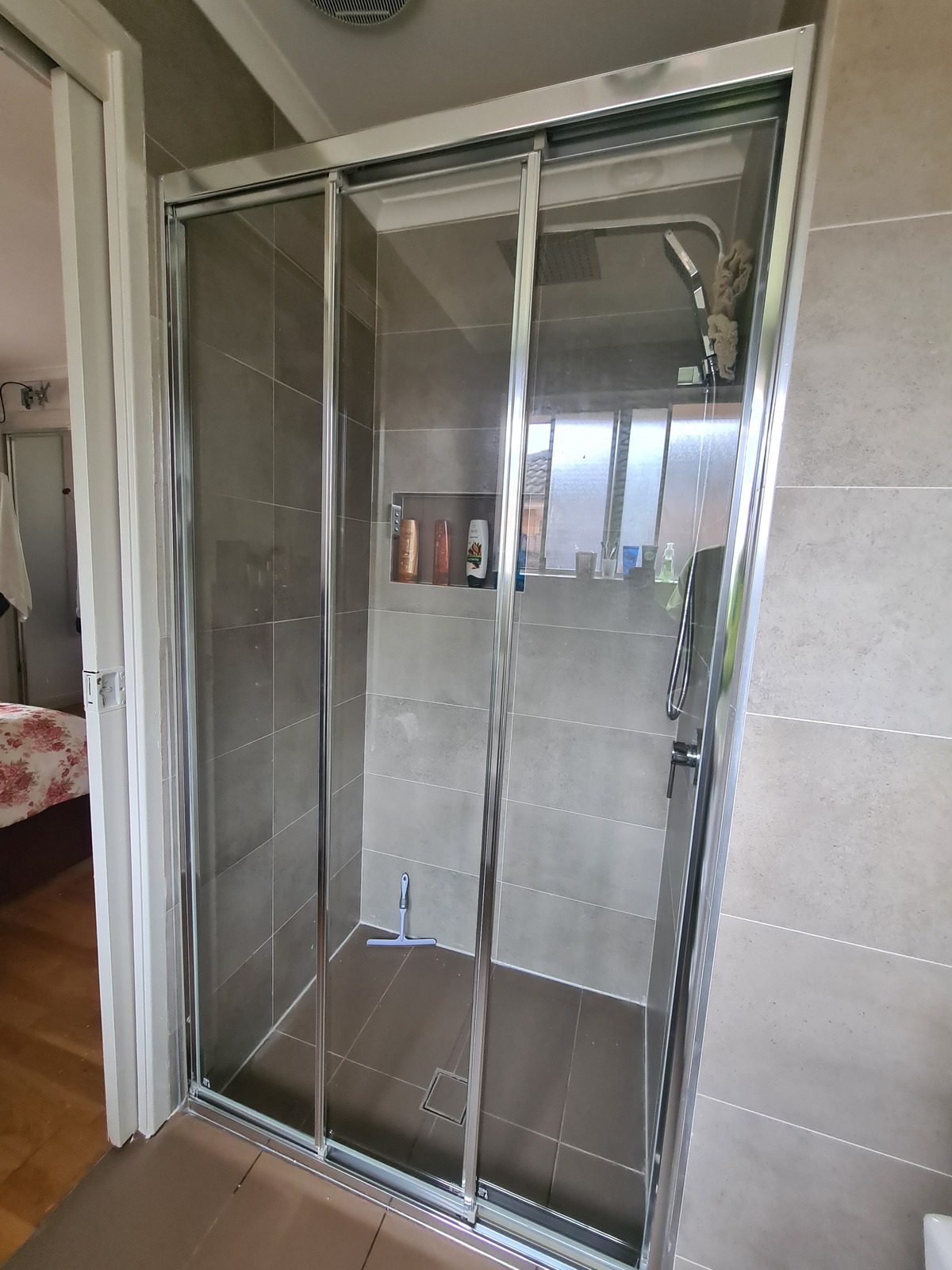 framed-wall-to-wall-shower-screen