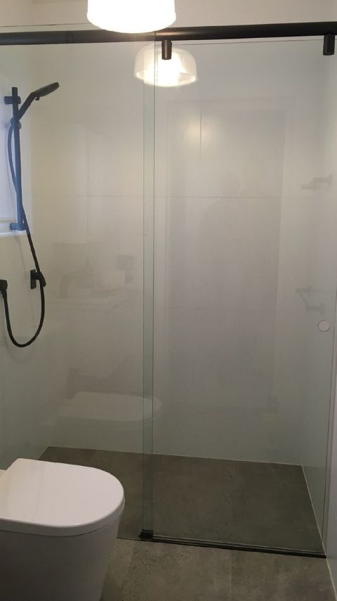 semi-framed-wall-to-wall-shower-screens-sliding