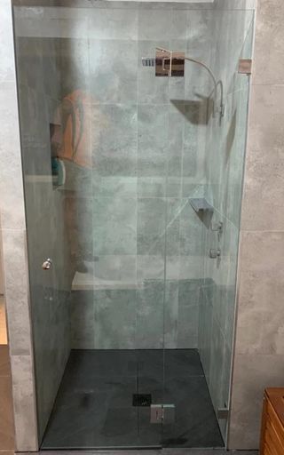 Wall-to-wall frameless shower screen Sydney