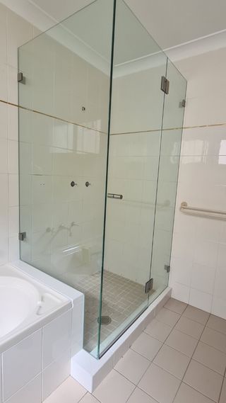 frameless-shower-screen-hinged-doors