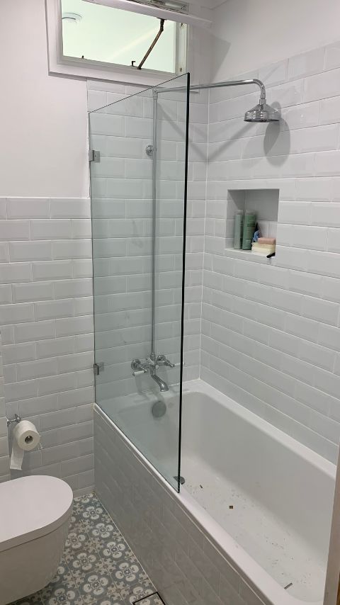 modernising-your-bathroom-with-a-bath-shower-panel