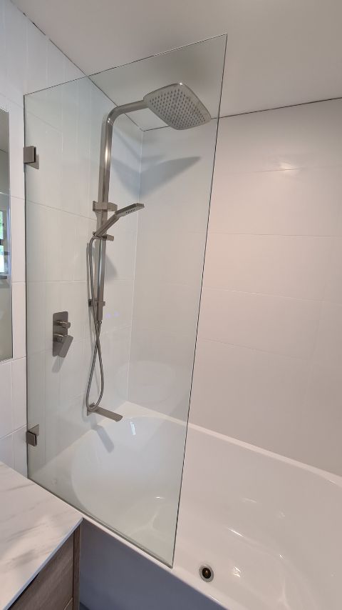 tempered-glass-bath-shower-panels