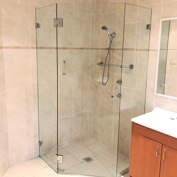 why-professionals-recommend-diamond-frameless-shower-screens