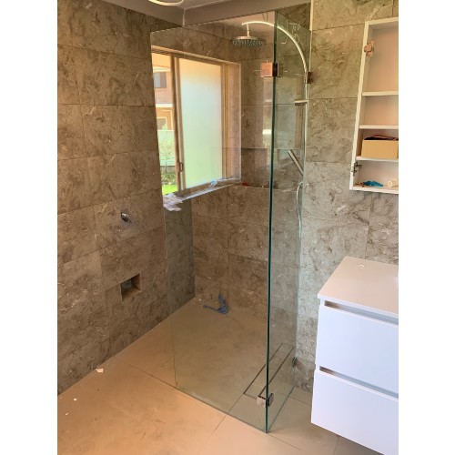 corner-walk-in-frameless-shower-screen