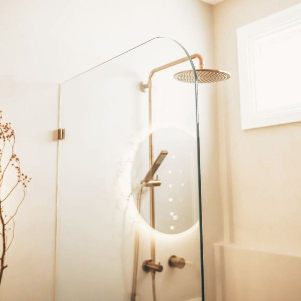 customizing-your-frameless-curved-shower-screen