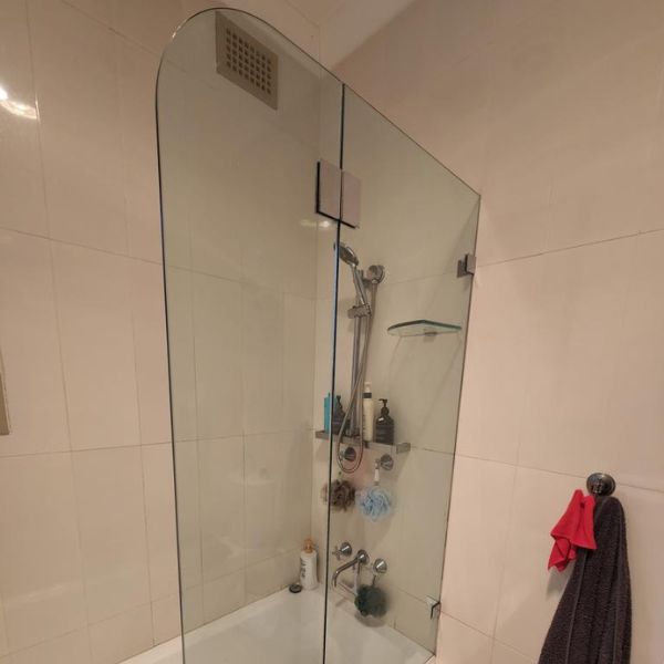 frameless-curved-shower-screen