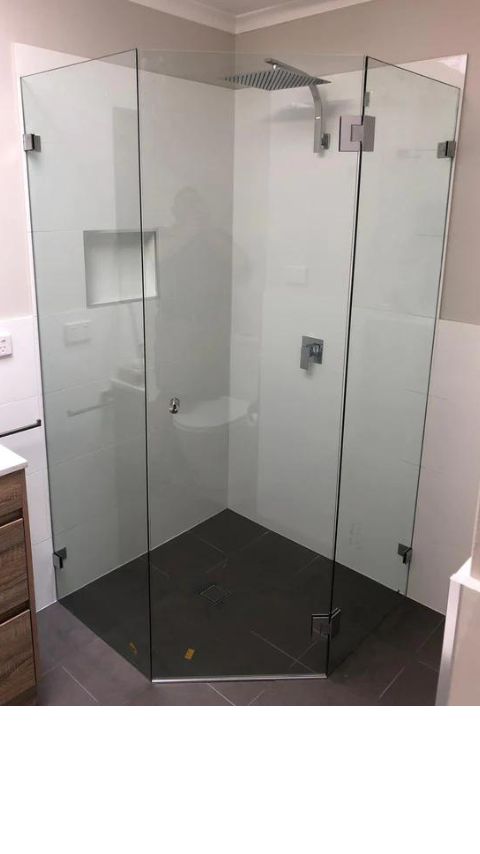 frameless-shower-door-diamond-shape