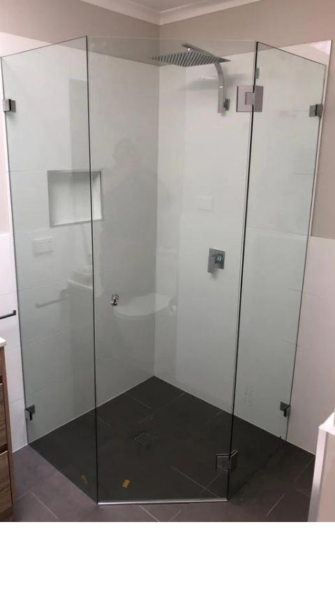 frameless-shower-screen-diamond-style
