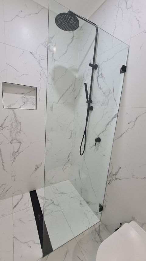 frameless-shower-screen-fix-panel