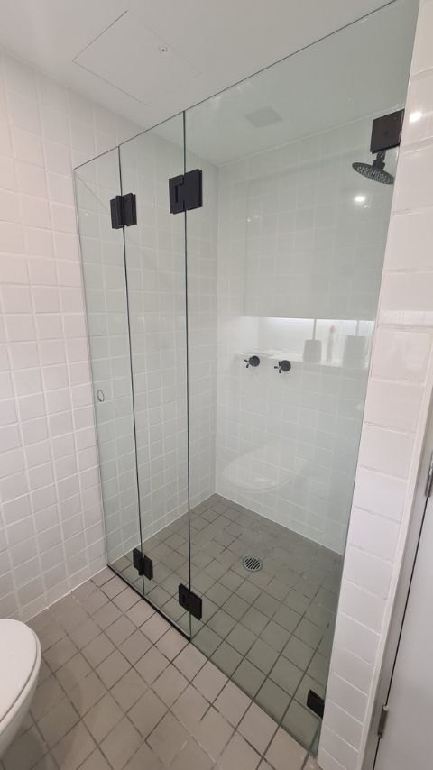 frameless-shower-door-folding