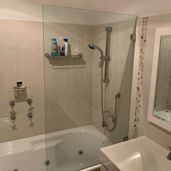 fixed-panel-over-the-bath