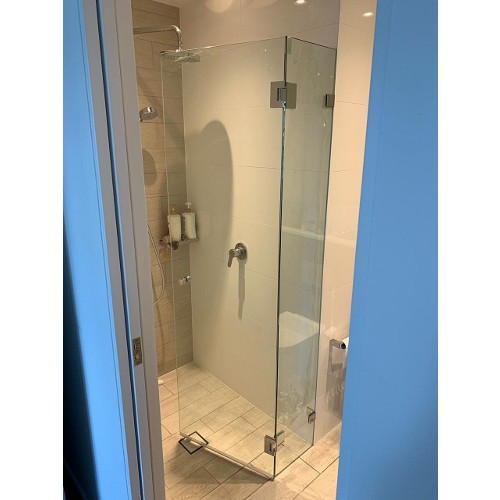 wall-to-wall-10mm-toughened-glass-door-open-under-the-shower-head