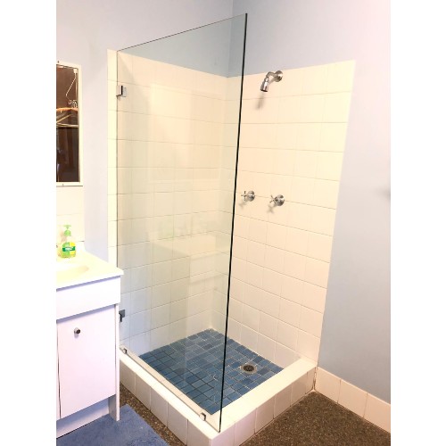 frameless-shower-screen-with-a-shower-base