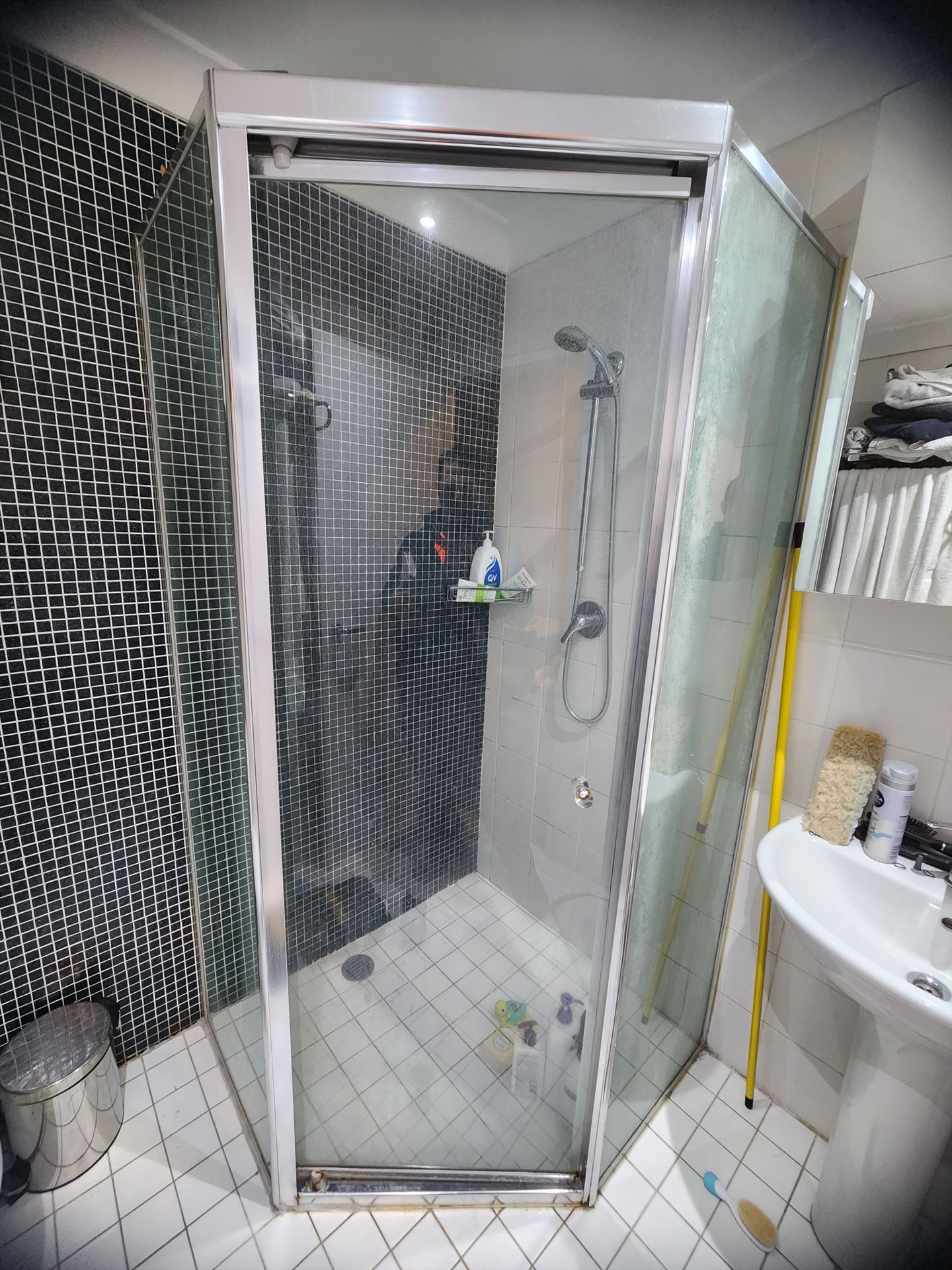 semi shower screen installed in Alexandria by Showerland