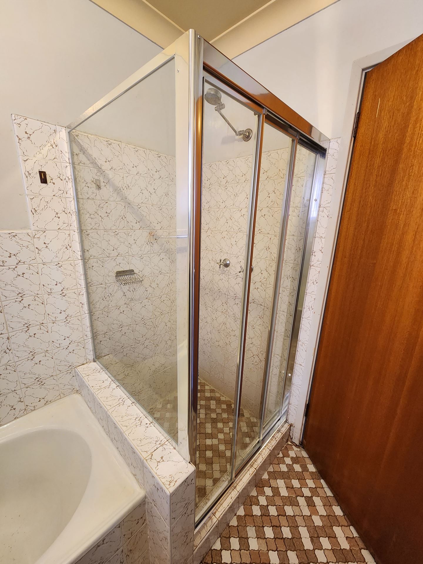 shower screen installed in Carramar by Showerland