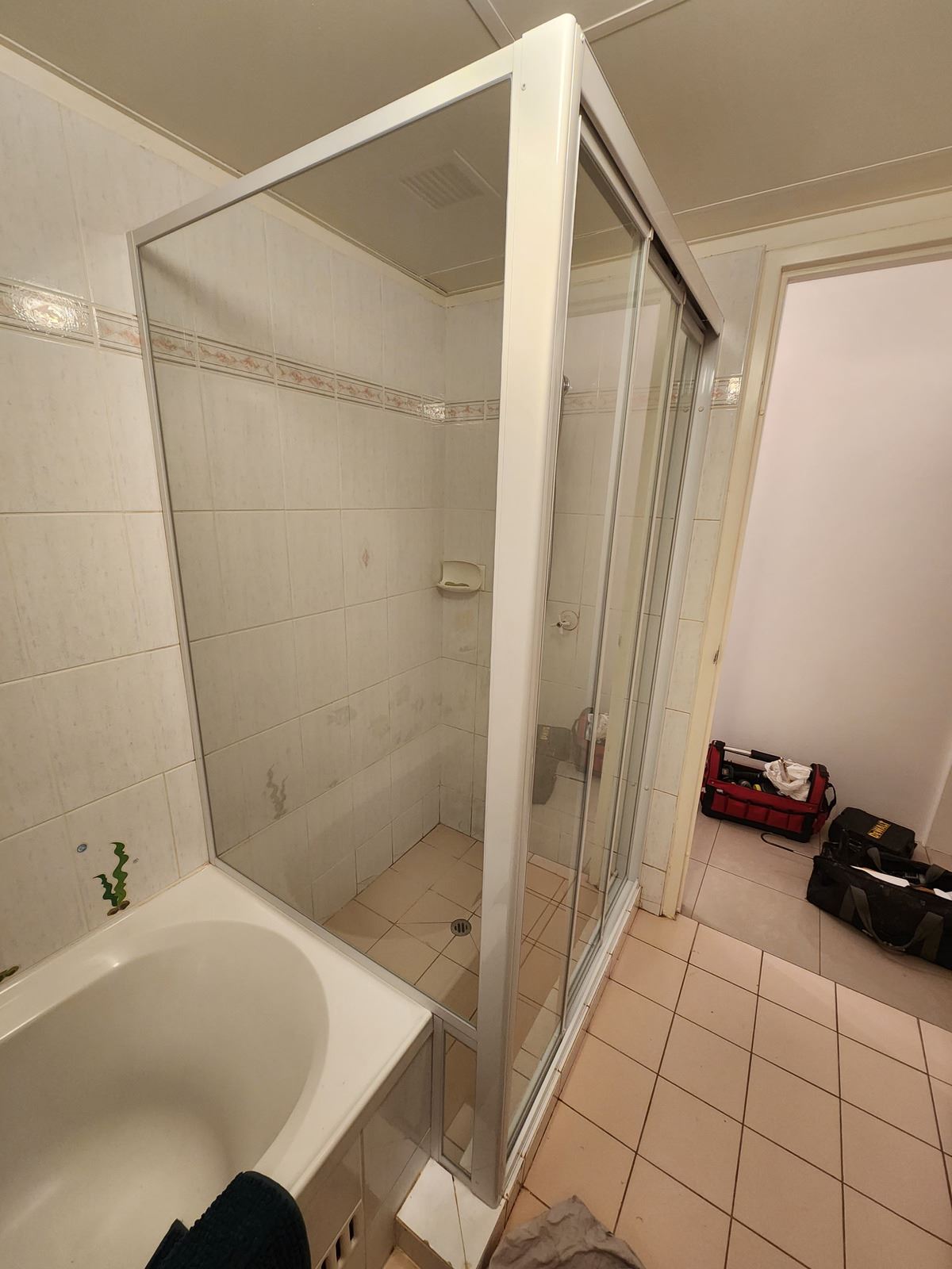 fully shower screen with white hardware installed in Chipping Norton by Showerland
