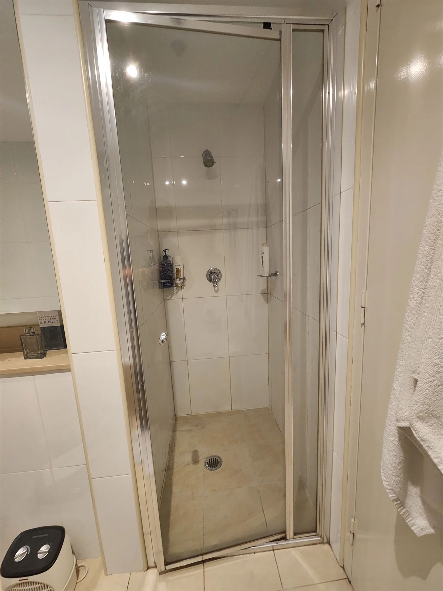 fully shower screen with chrome hardware installed in Waterloo by Showerland