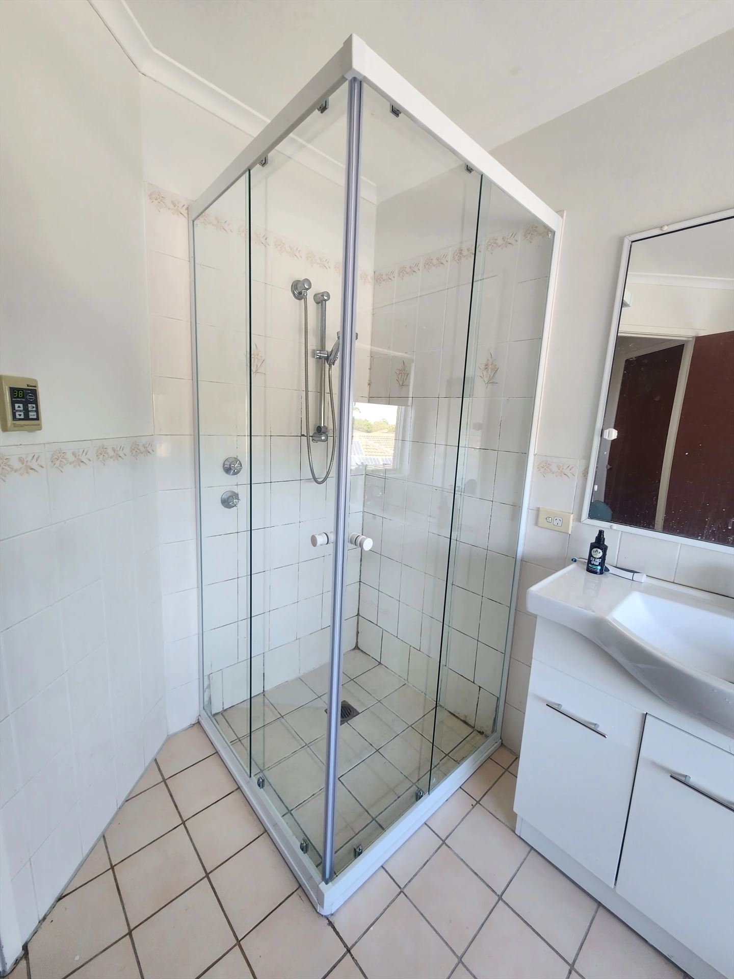 semi shower screen with white hardware installed in Acacia Gardens by Showerland