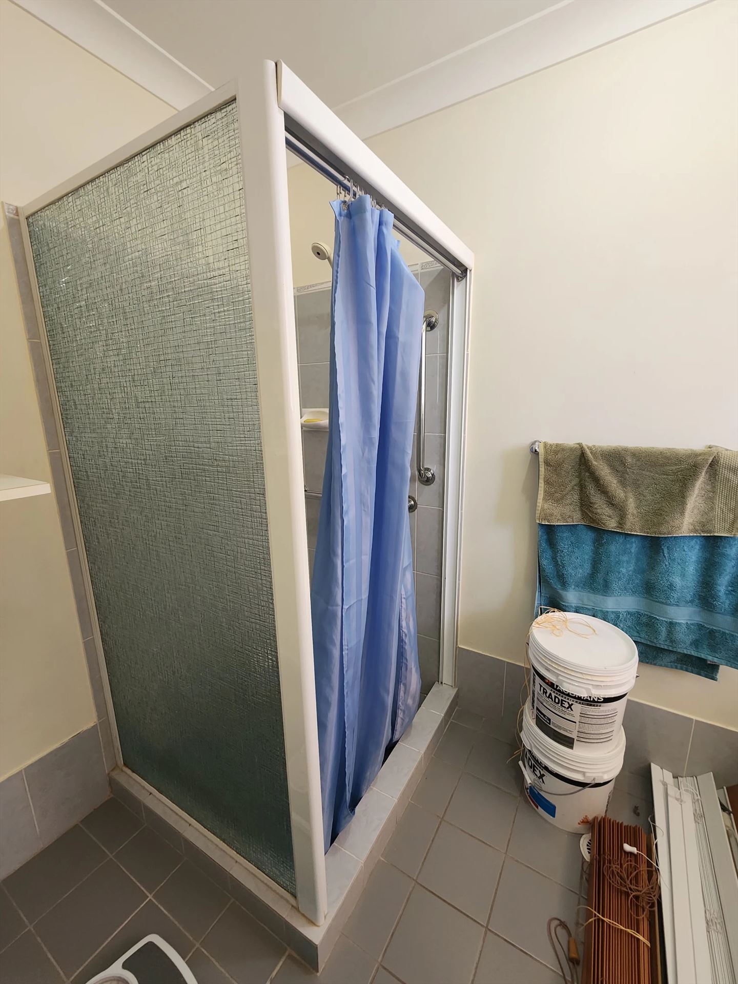 fully shower screen with white hardware installed in Quakers Hill by Showerland