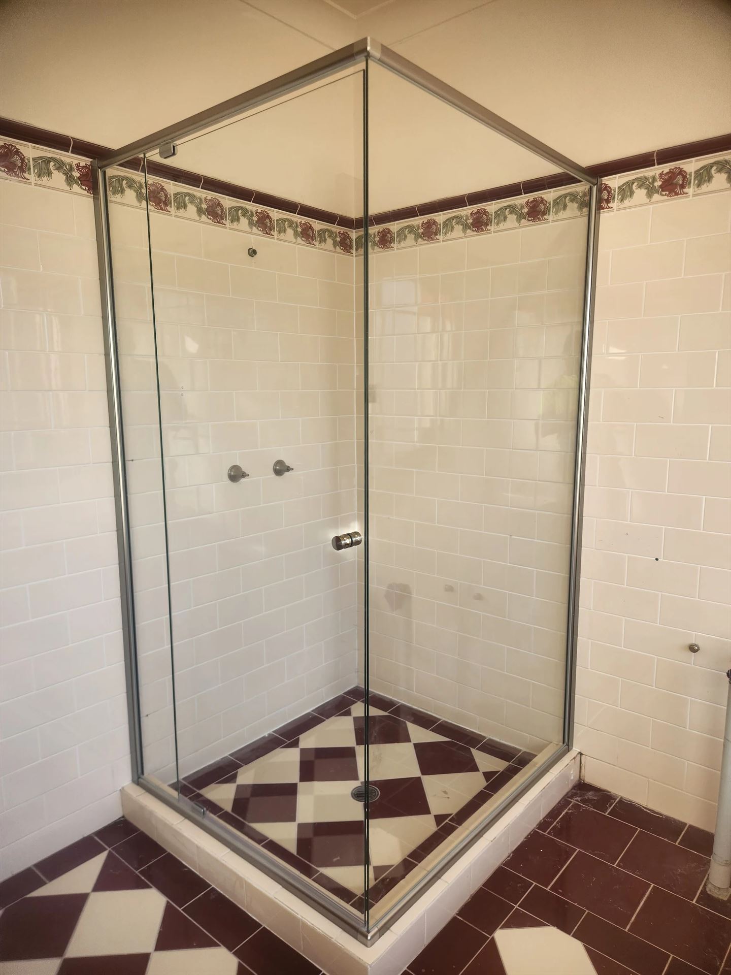 semi shower screen with chrome hardware installed in Kenthurst by Showerland