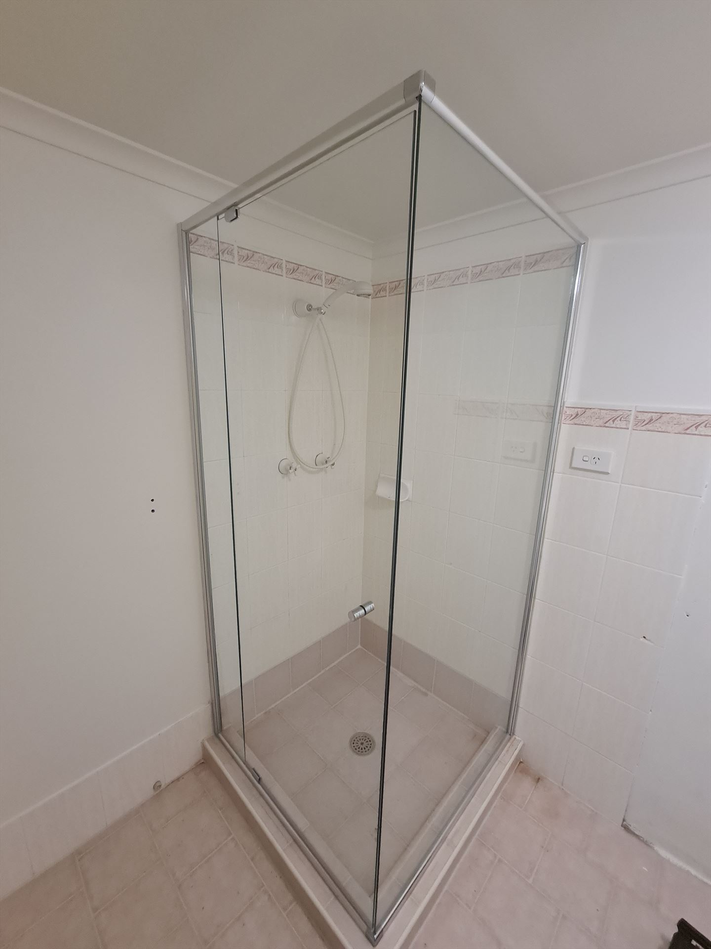 shower screen installed in Sutherland by Showerland