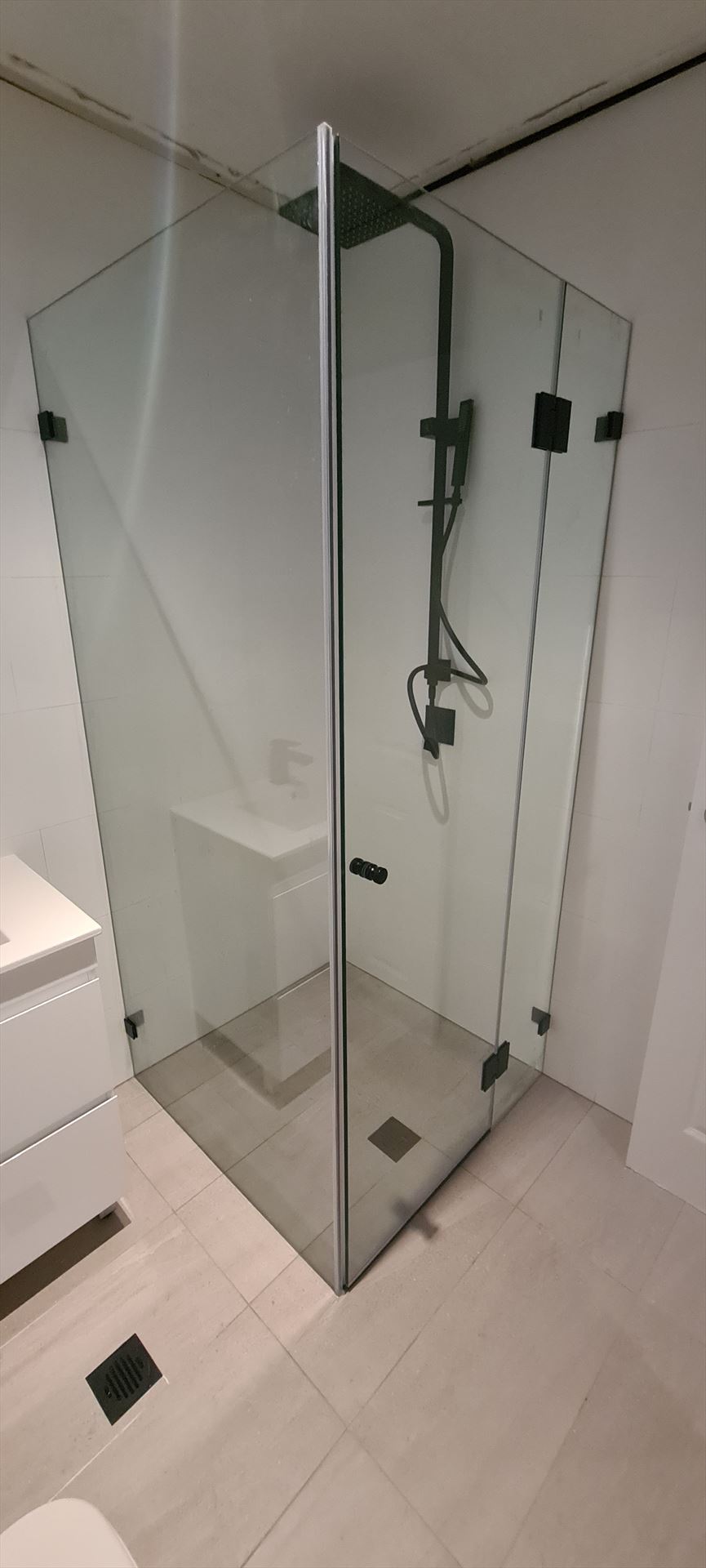 frameless shower screen installed in Castle Hill by Showerland
