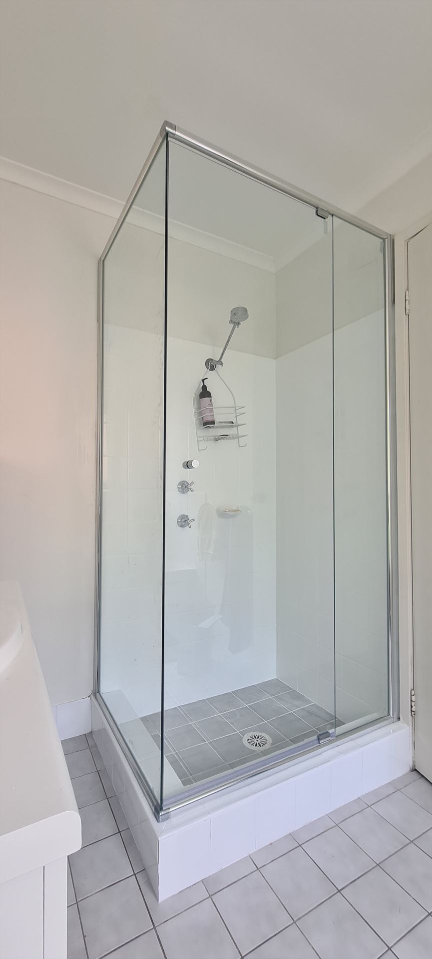 semi shower screen installed in Menai by Showerland