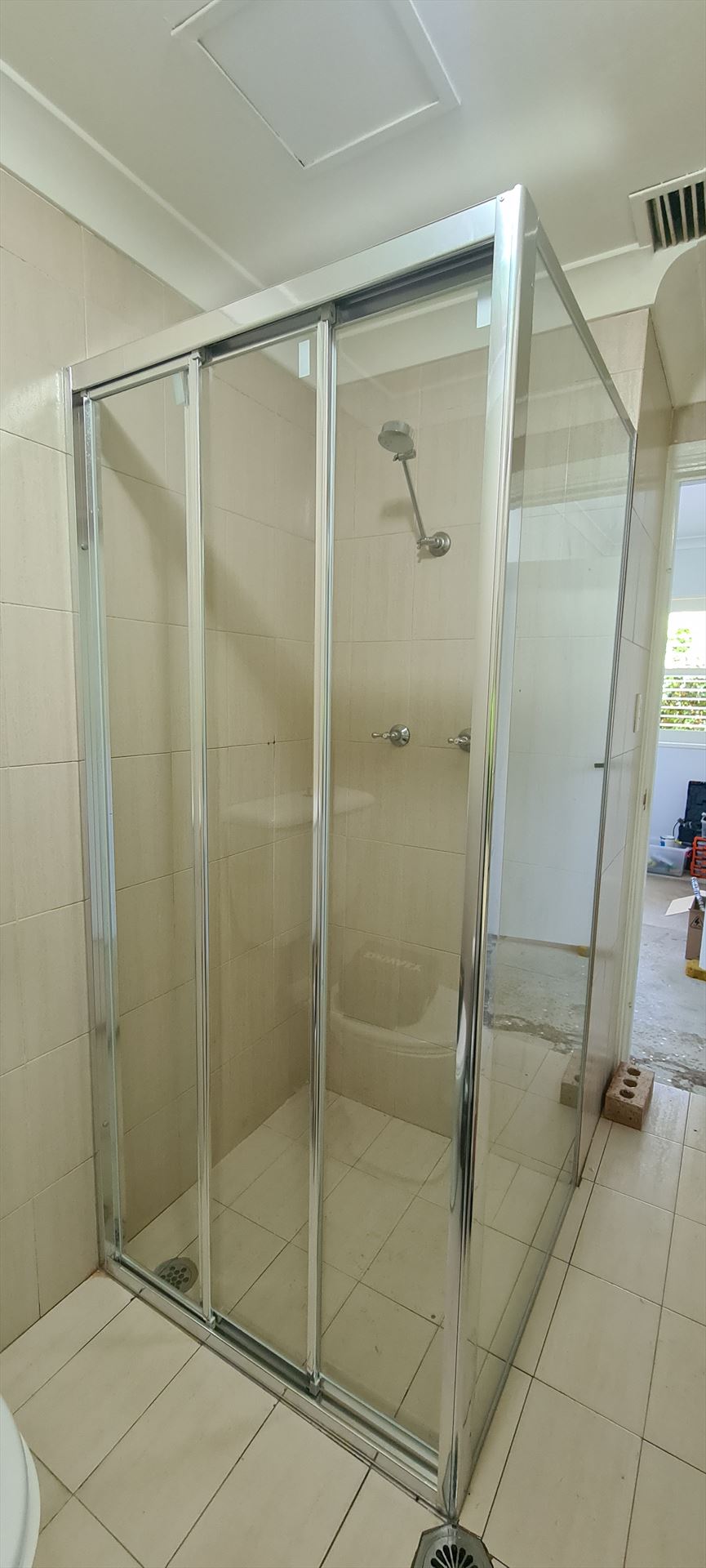 semi shower screen installed in Wollstonecraft by Showerland