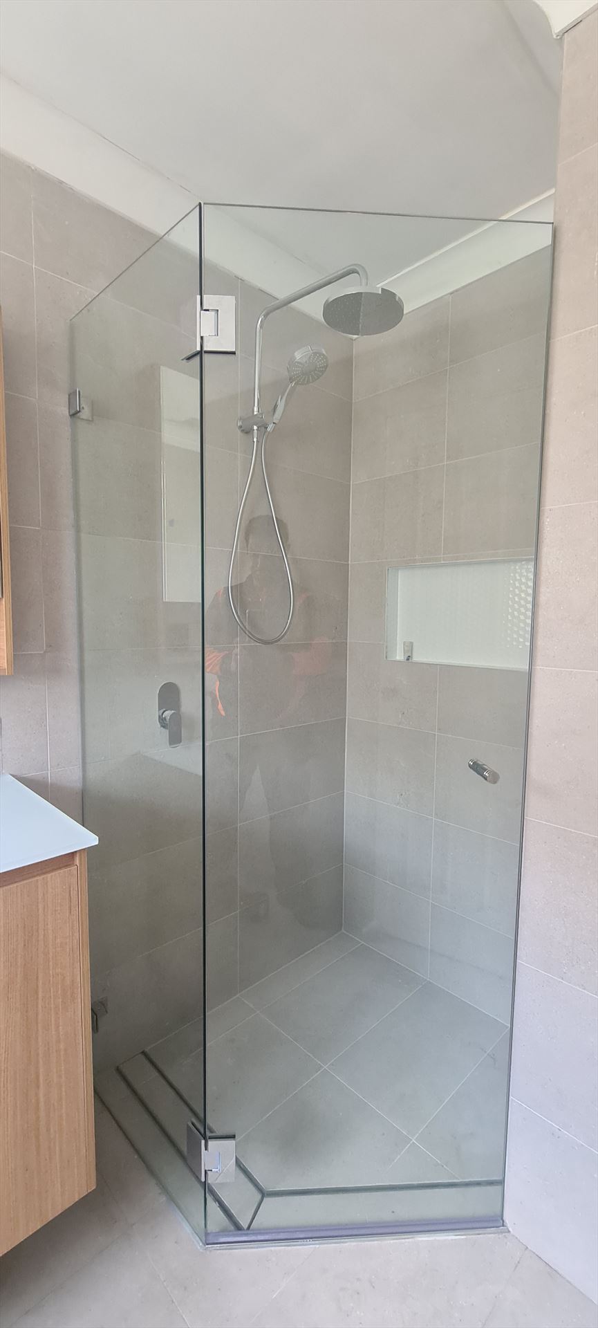 shower screen installed in St Clair by Showerland