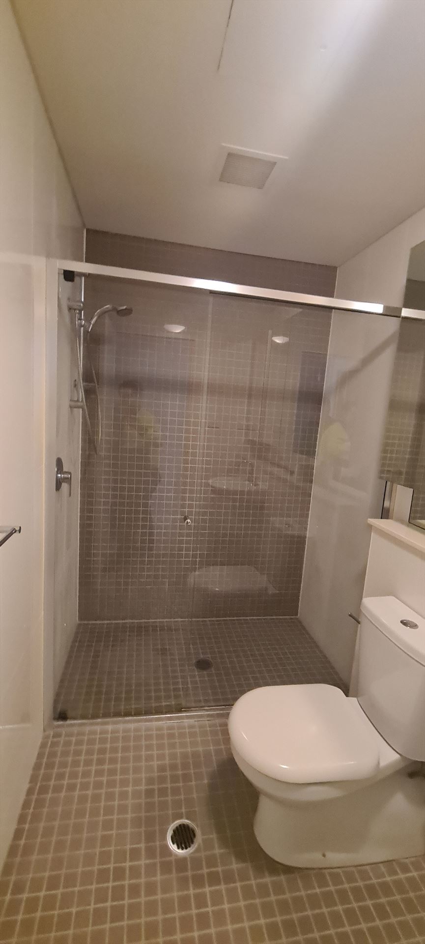 shower screen installed in Kensington by Showerland
