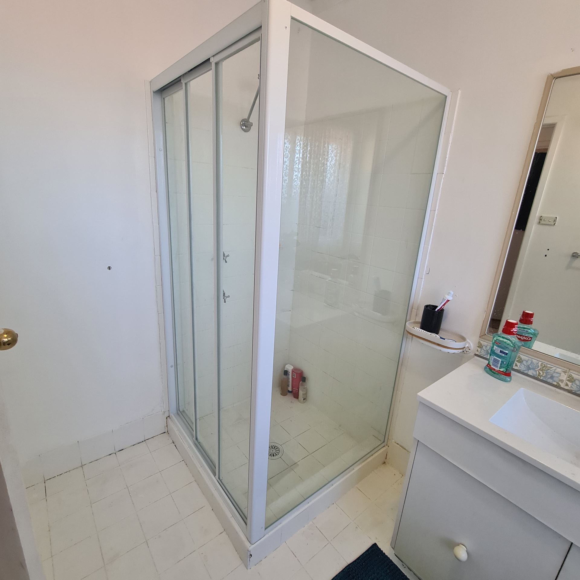 fully shower screen installed in Regents Park by Showerland