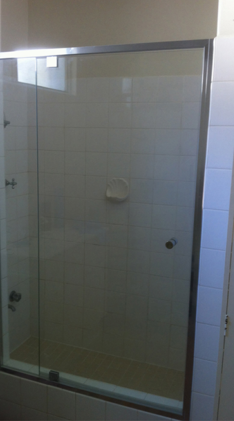 Wall to wall shape semi-framed shower screen