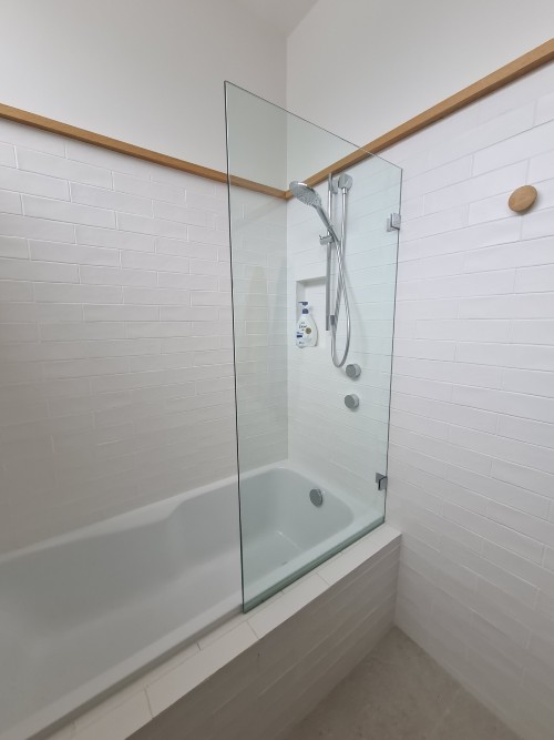 frameless-over-bath-fixed-panel-silver-white