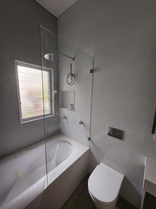 frameless-over-bath-fixed-panel-silver