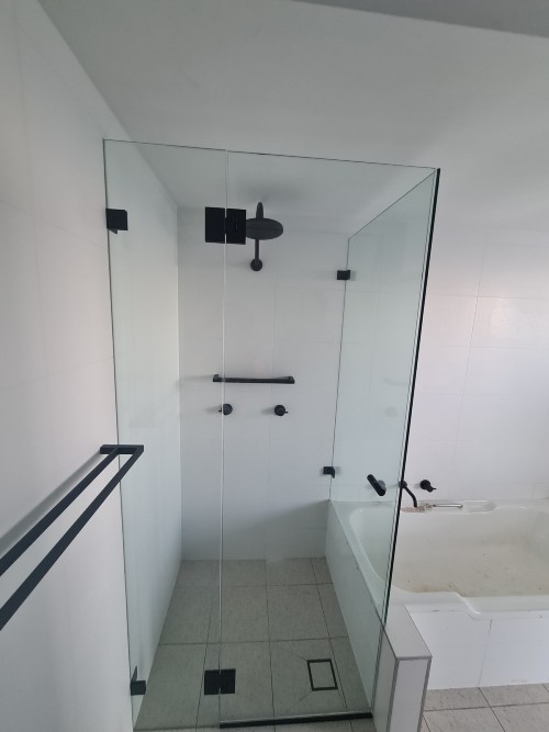 frameless-partial-over-bath-fixed-panel-black