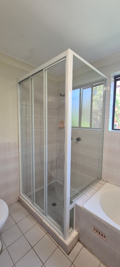 fully-framed-partial-over-bath-shower-screens-white