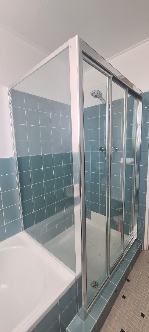 fully-framed-partial-over-bath-shower-screens