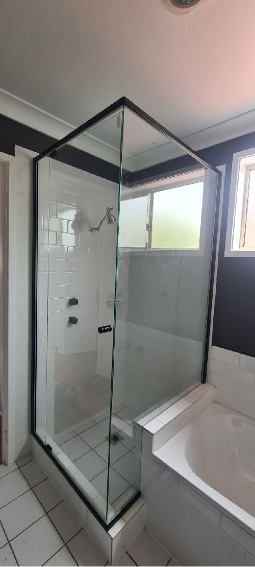semi-framed-sliding-shower-bath-screen