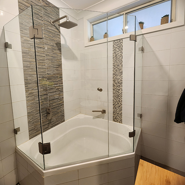 frameless-shower-screen-modern-look