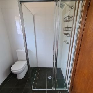 fully-framed-shower-screen