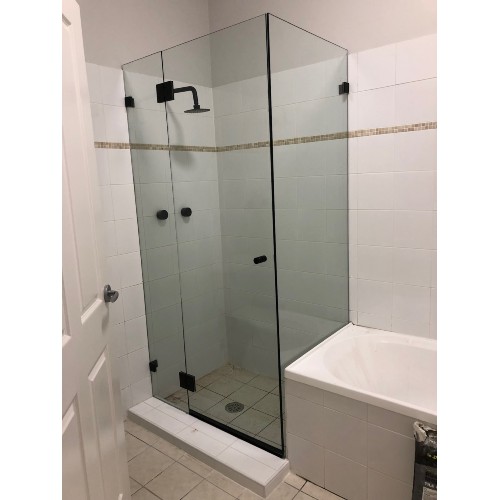 Corner-MATT-BLACK-frameless-10mm-toughened-glass-bath-top-side-cut