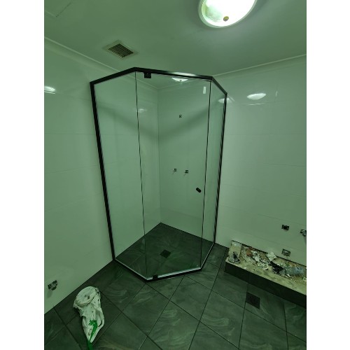 diamond-shape-semi-frameless-shower-screen